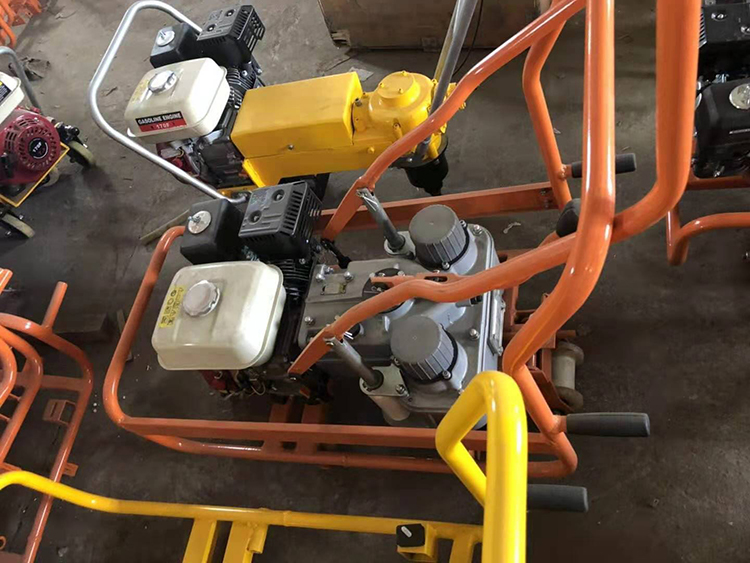 NLB-600型(xing)雙頭内燃(ran)螺栓扳手(shou)