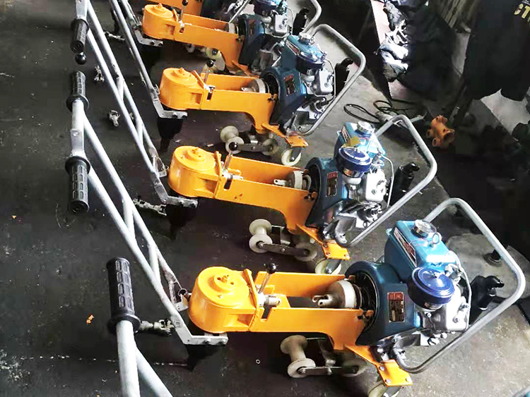 NLB-300型(xíng)單頭内(nei)燃螺栓(shuān)扳手