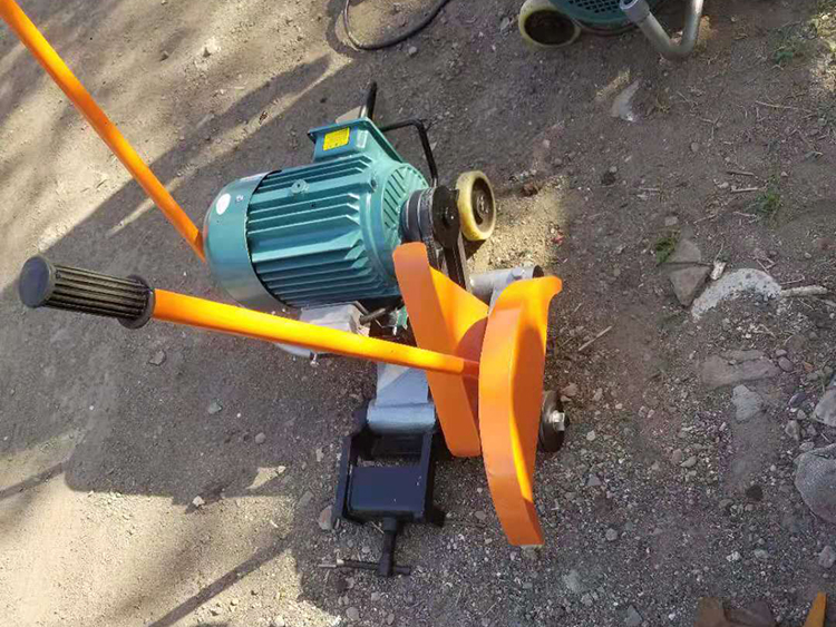 DQG-4型電(dian)動鋼軌鋸(jù)軌機