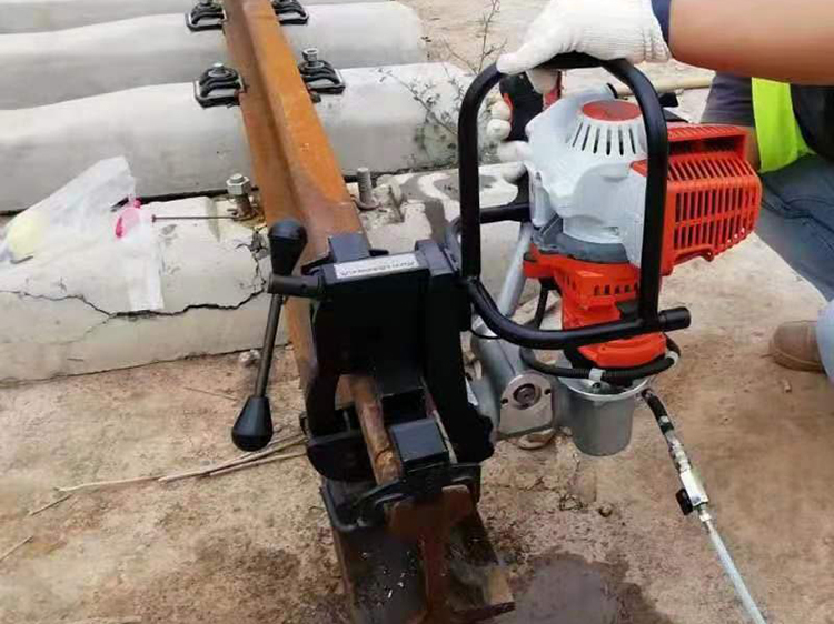 NZG-31II型内燃鋼(gang)軌鑽孔機