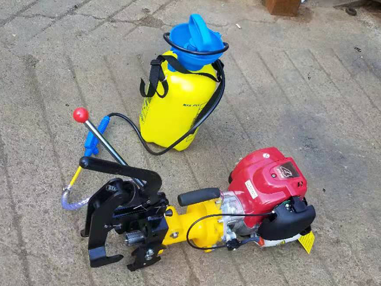 NZG-31型(xíng)内燃鋼軌鑽(zuan)孔機