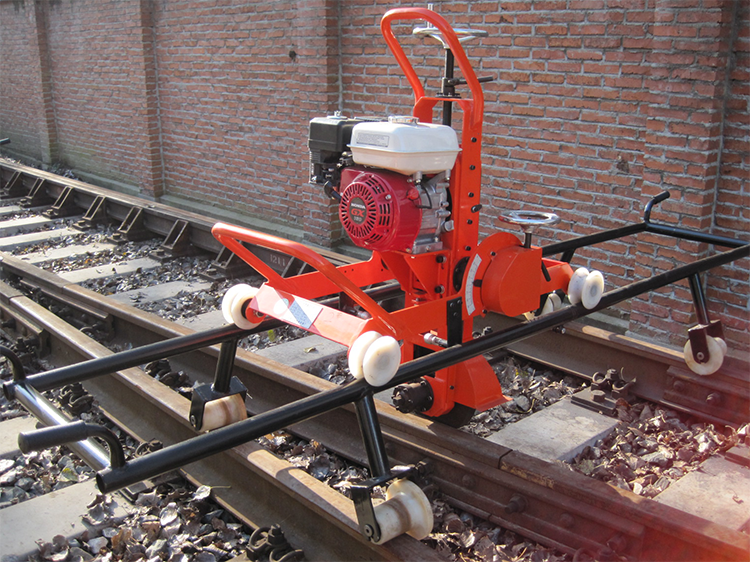 NCM-4.0型内(nei)燃道岔打(dǎ)磨機