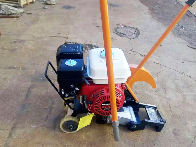 NQG-6.5II型(xíng)内燃鋼軌鋸(jù)軌機