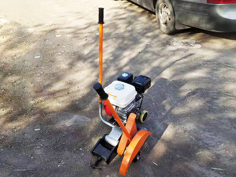 NQG-6.5II型(xíng)内燃鋼軌鋸(jù)軌機