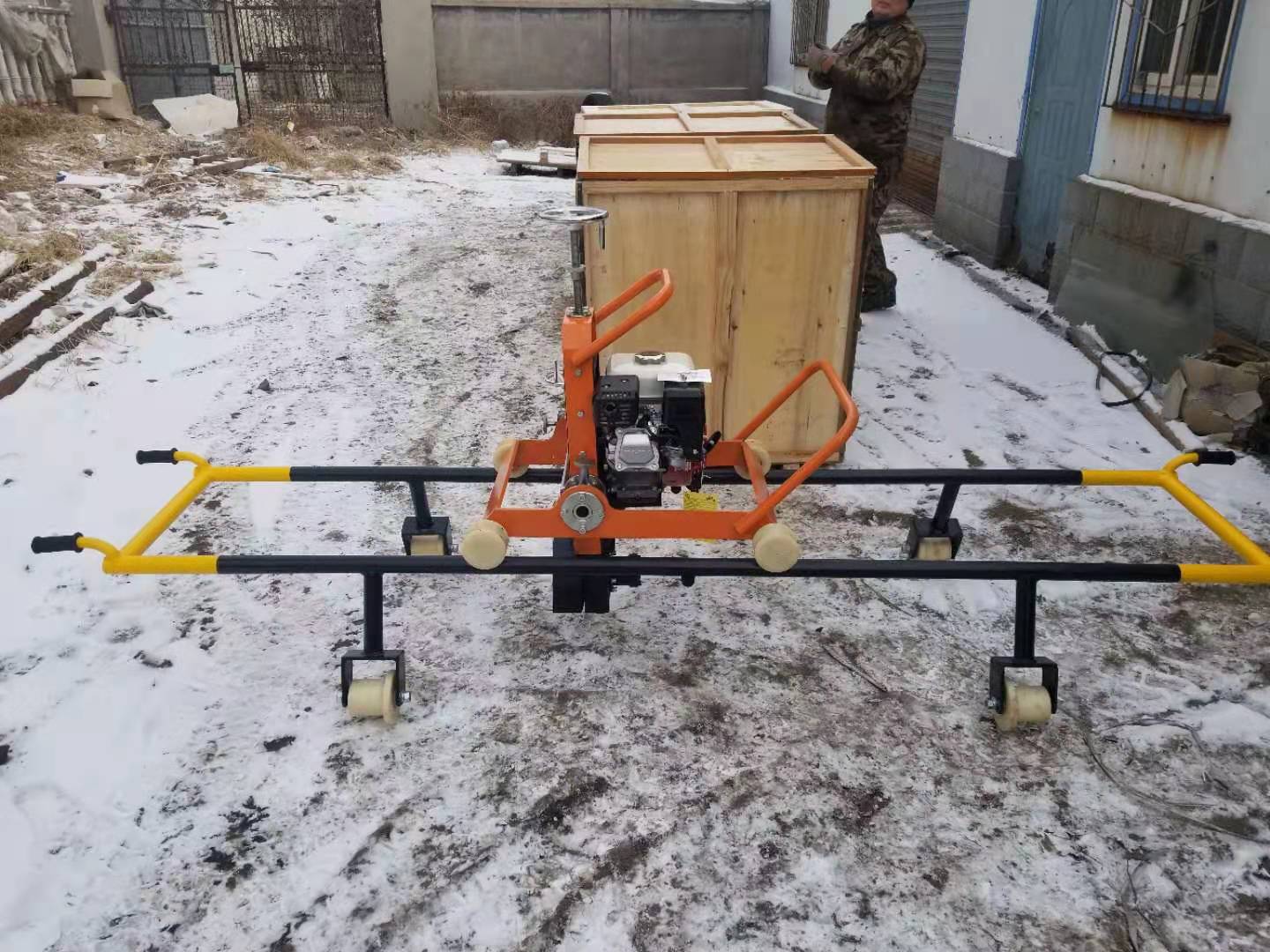 NCM-4.0型内(nei)燃道岔打(dǎ)磨機